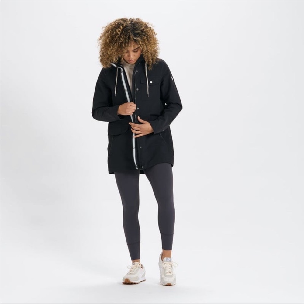 Vuori Womens Palisades rain jacket.